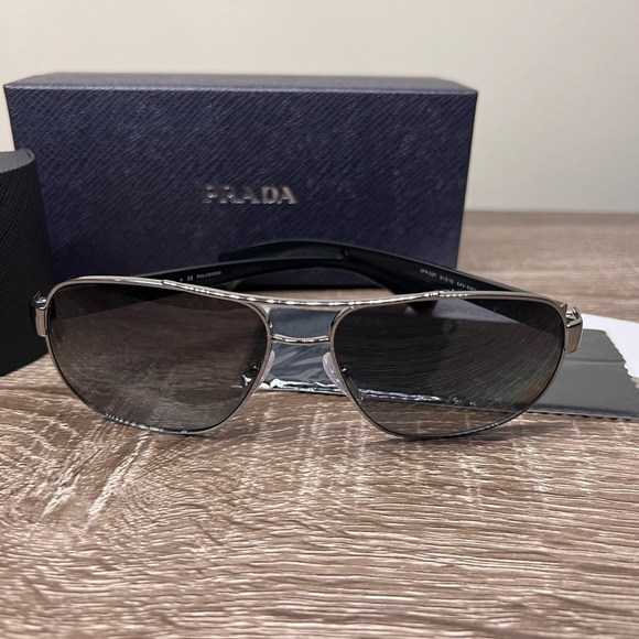 New Prada SPR 52P Sunglasses Grey Polarized Gunmetal/Black - Picture 4 of 13